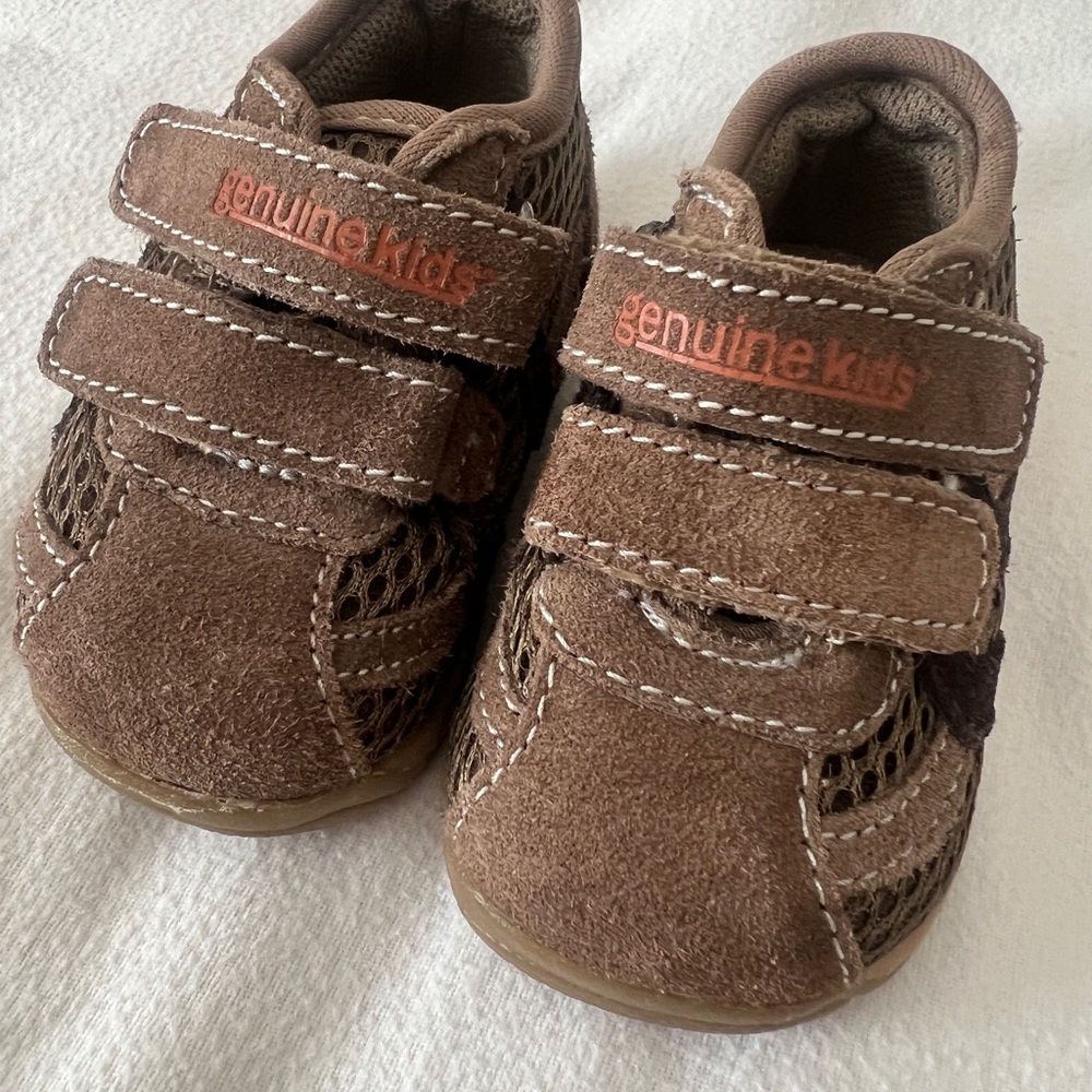 Baby Boys Brown Leather Sneakers Genuine Kids by OshKosh Size 2 Velcro Straps